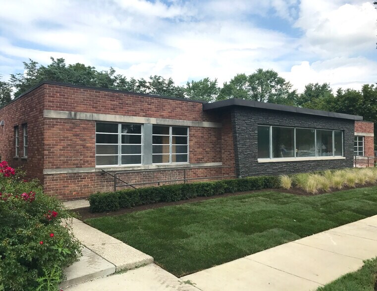 More Photos Of 2075 E 14 Mile Rd, Birmingham Loft Creative Space For Lease