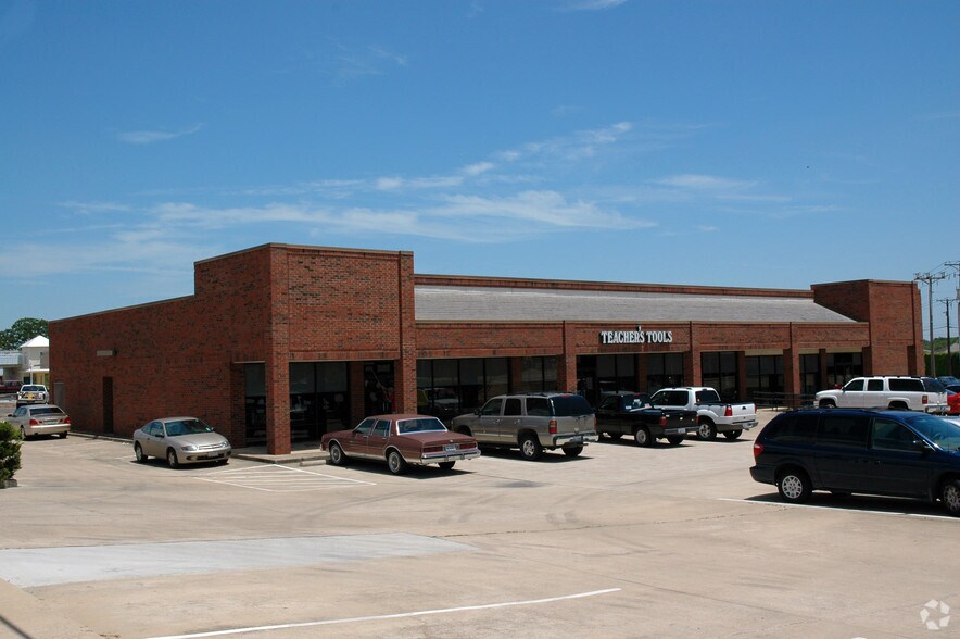 More Photos Of 9980 Grapevine Hwy, Hurst General Retail For Lease
