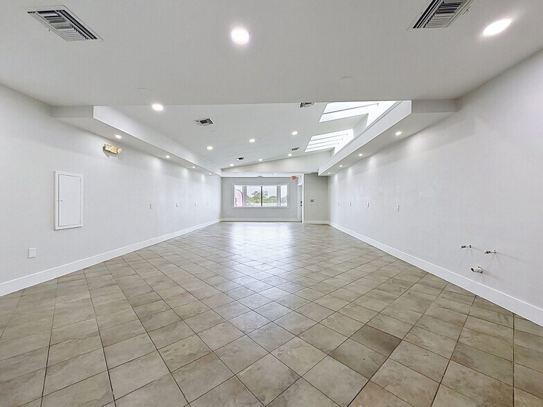 More Photos Of 13414 US Highway 19, Hudson Showroom For Lease