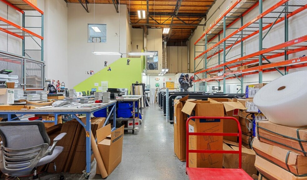 More Photos Of 27321-27327 Via Industria, Temecula Light Distribution For Sale