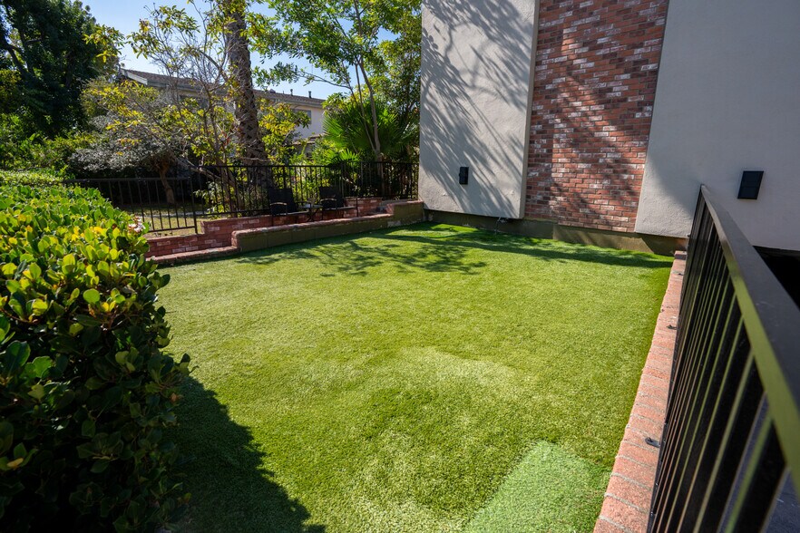 More Photos Of 1434 Berkeley St, Santa Monica Apartments For Sale