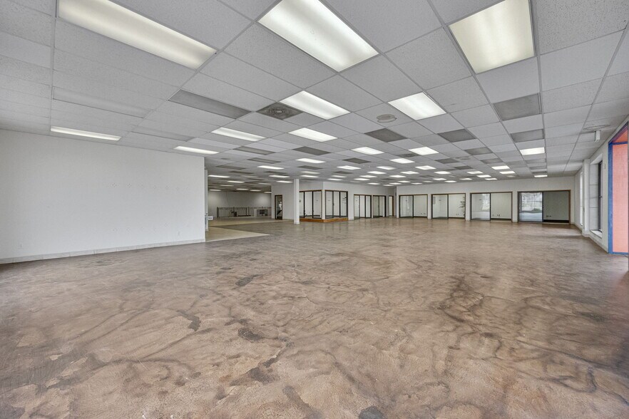 More Photos Of 610 Sainte Genevieve Dr, Sainte Genevieve Auto Dealership For Sale
