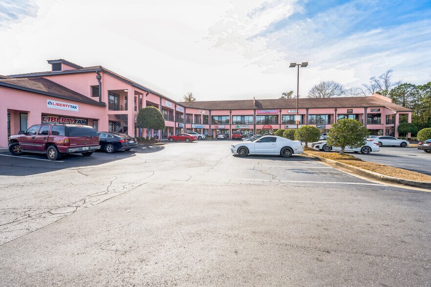 More Photos Of 3706 Mercer University Dr, Macon-Bibb Storefront Retail Office For Lease