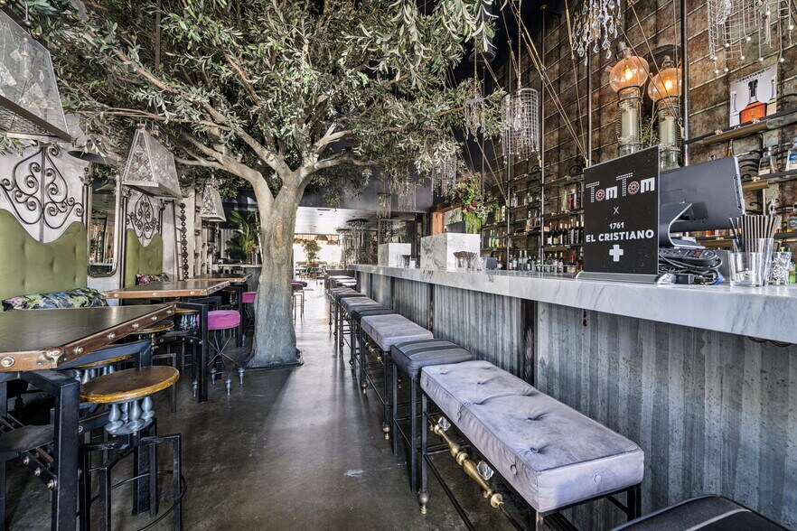 More Photos Of 8928-8930 Santa Monica Blvd, West Hollywood Restaurant For Lease