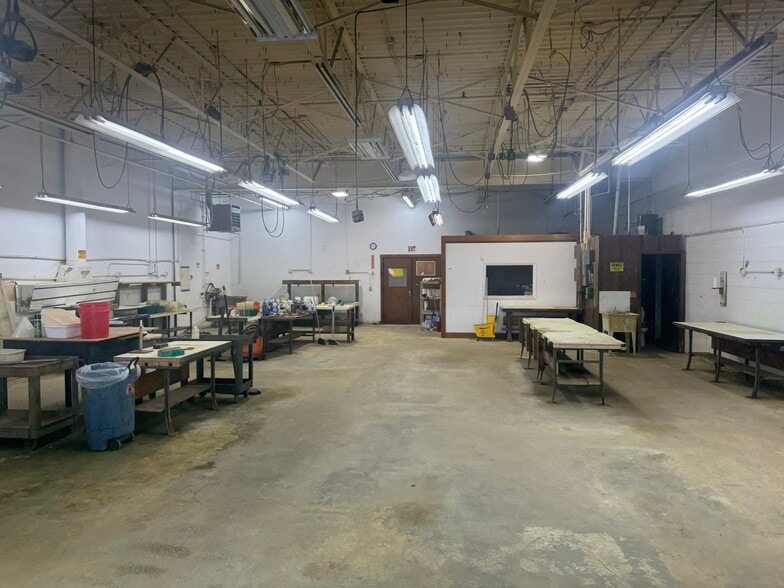 More Photos Of 18 Thompson Rd, East Windsor Light Manufacturing For Sale