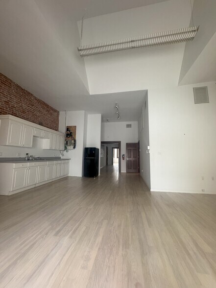 More Photos Of 49-51 E Colorado Blvd, Pasadena Storefront Retail Office For Lease