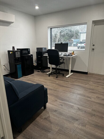 More Photos Of 7740 W Highway 71, Austin Warehouse For Lease