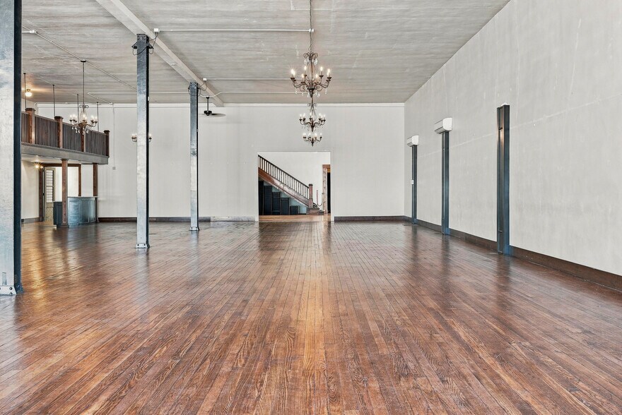 More Photos Of 204 S Broadway, Salisbury Specialty For Sale