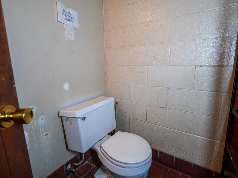 More Photos Of 400 S Air Depot Blvd, Oklahoma City Freestanding For Sale