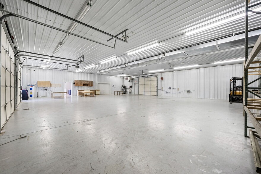 More Photos Of 1811 Alpine Dr, Clarksville Light Manufacturing For Lease