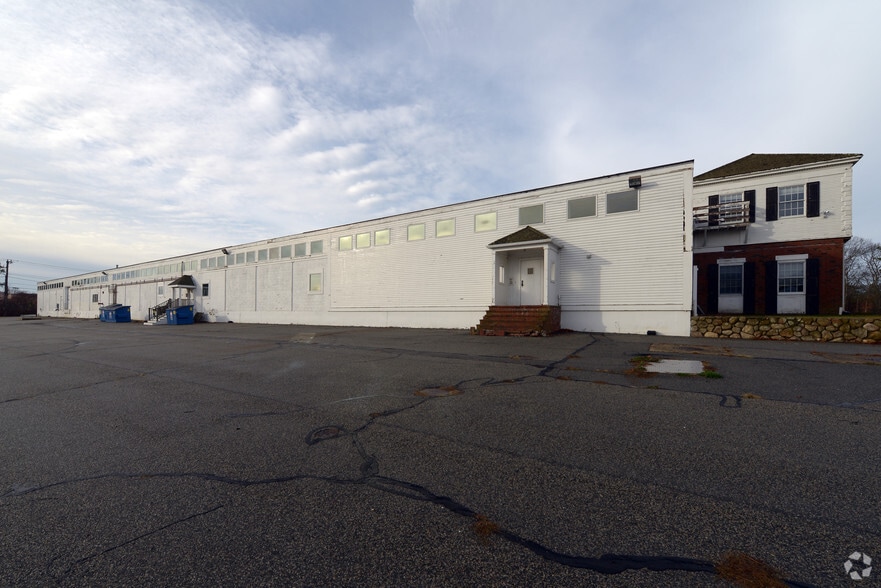 More Photos Of 70 Airport Rd, Hyannis Light Distribution For Lease