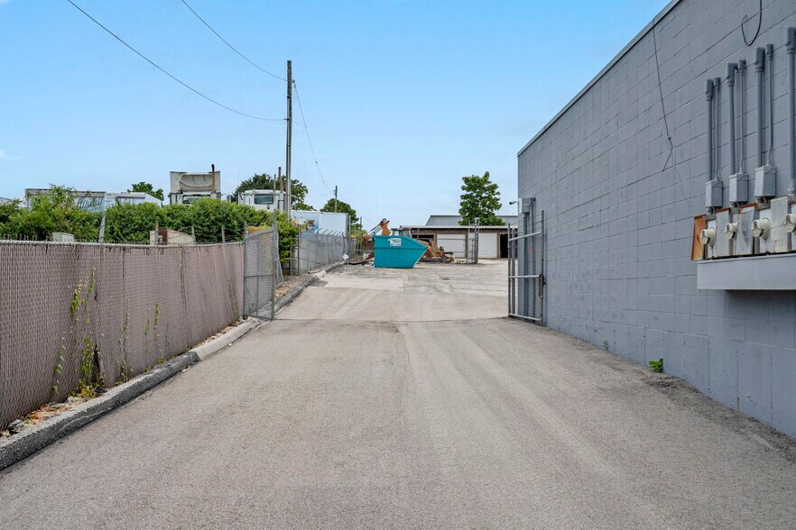 More Photos Of 2752 E Kearney St, Springfield Freestanding For Sale