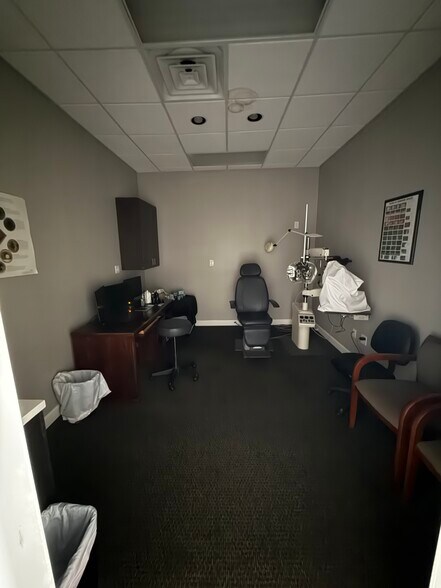 More Photos Of 10215 E 350 Hwy, Raytown Unknown For Lease