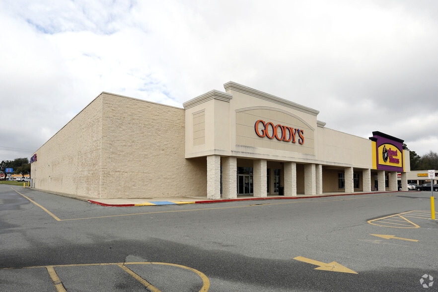Primary Photo Of 105-149 W Hendry St, Hinesville Storefront For Lease