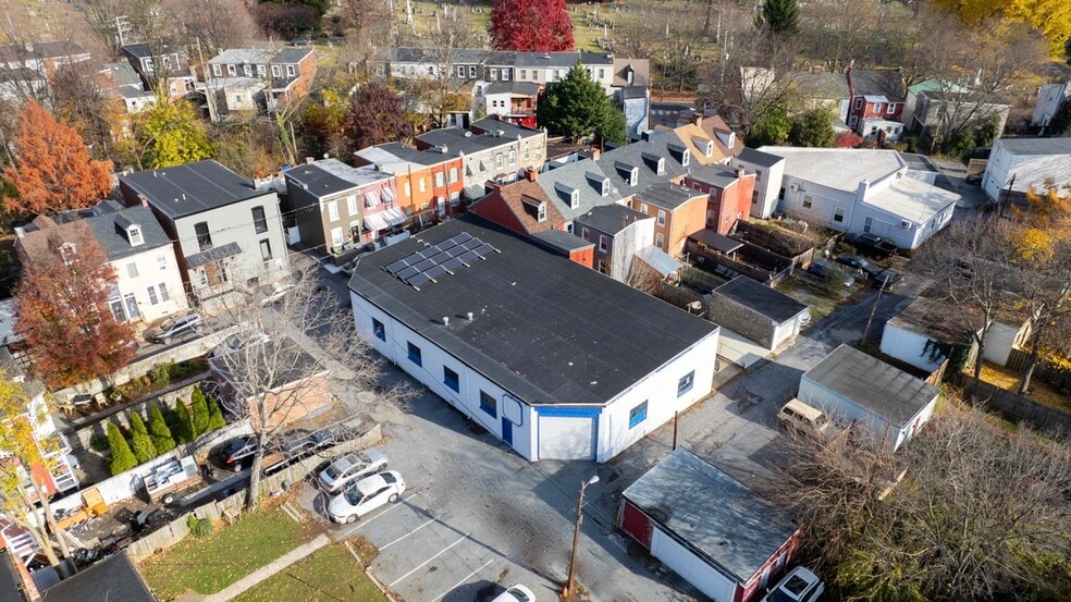 More Photos Of 218 E Madison St, Lancaster Distribution For Sale