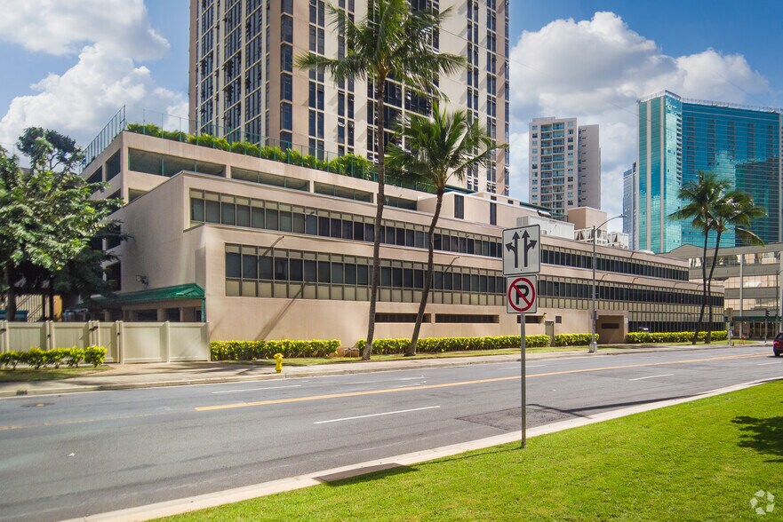 More Photos Of 1050 Queen St, Honolulu Multifamily For Sale