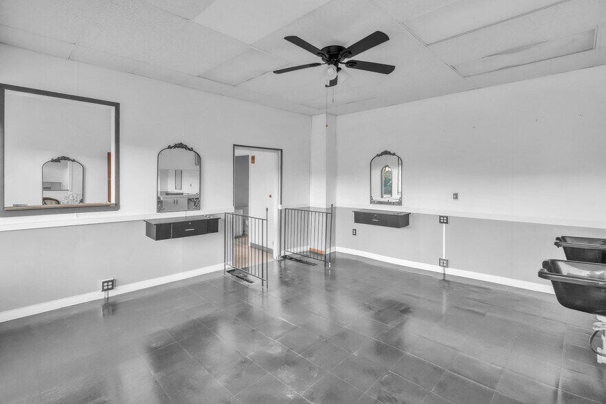 More Photos Of 1243 Michigan Ave, Bay City General Retail For Lease