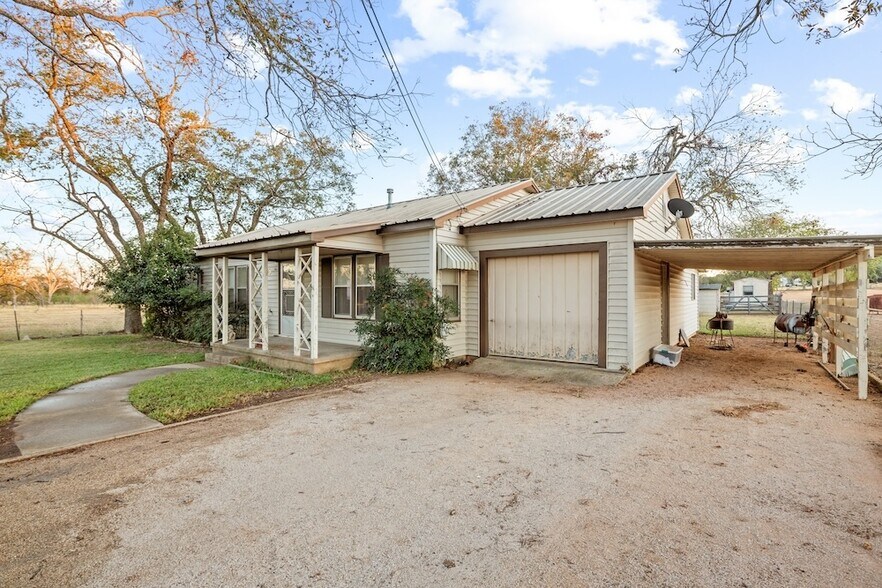 More Photos Of 1731 W US Highway 290, Fredericksburg Office Residential For Sale
