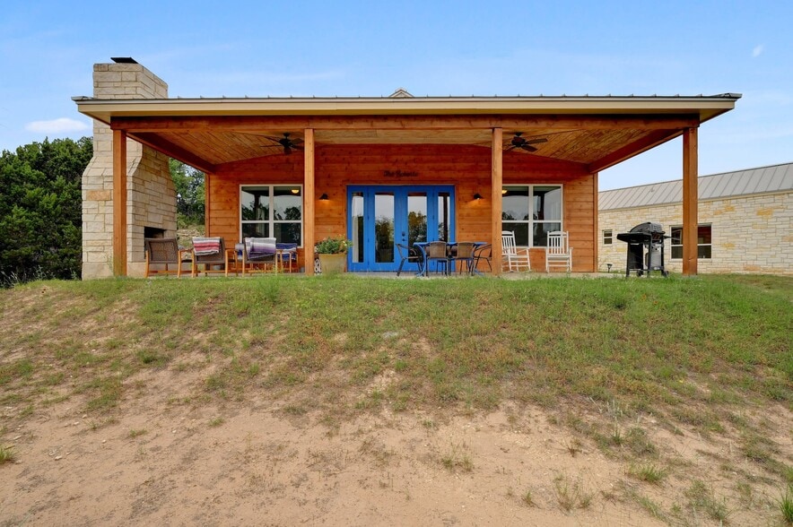 More Photos Of 7400 McGregor Ln, Dripping Springs Hotel For Sale