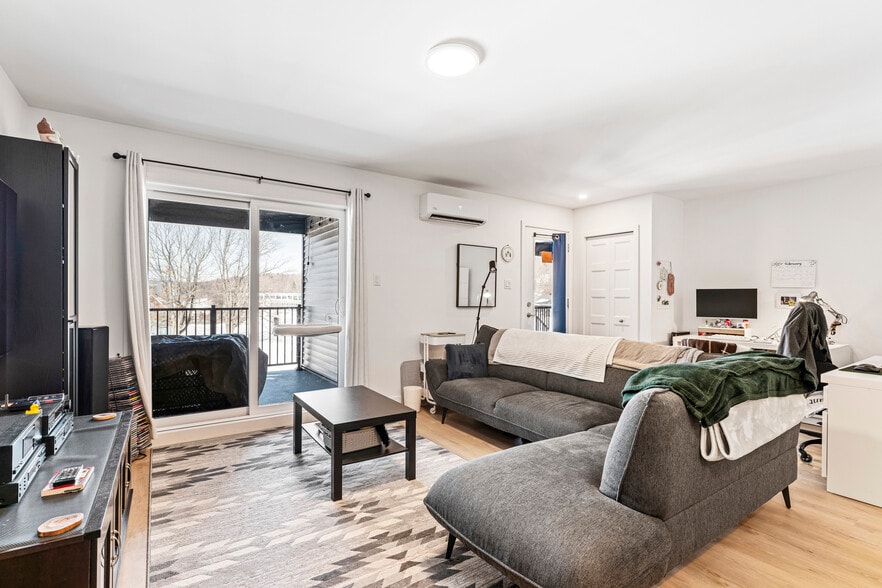 More Photos Of 365 Rue Adams E, Richmond Apartments For Sale