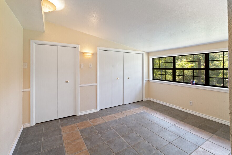 More Photos Of 750 N US Highway 287, Palestine Multifamily For Sale