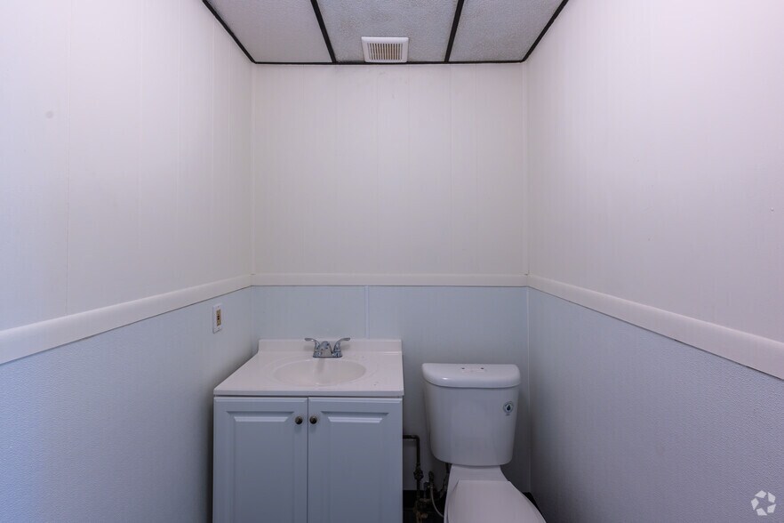 More Photos Of 2501-2519 Gravel Dr, Fort Worth Unknown For Lease