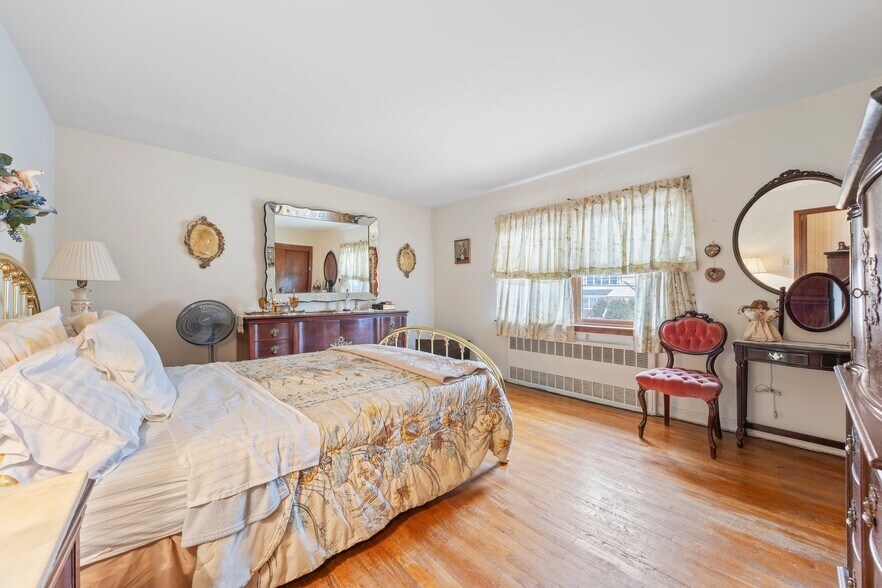 More Photos Of 15744 97th St, Howard Beach Multifamily For Sale