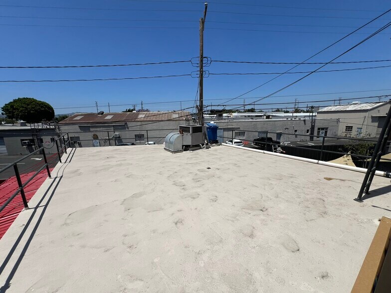 More Photos Of 413 N Moss St, Burbank Light Manufacturing For Sale