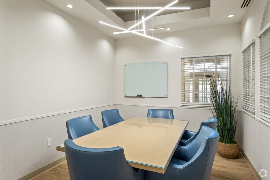 More Photos Of 100 Village Square Crossings, Palm Beach Gardens Medical For Lease