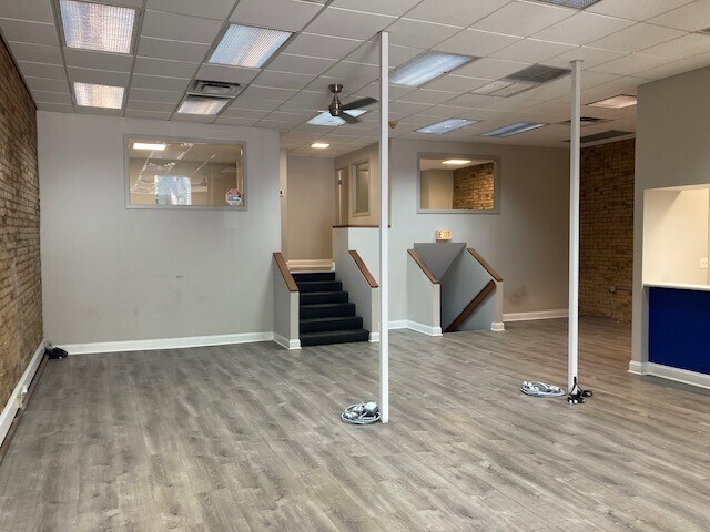 More Photos Of 928 W Diversey Pky, Chicago Storefront For Lease