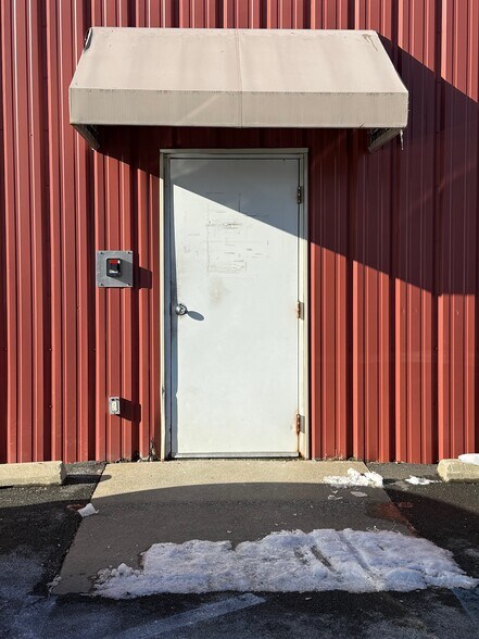 More Photos Of 572 3rd Ave Ext, Rensselaer Light Manufacturing For Lease