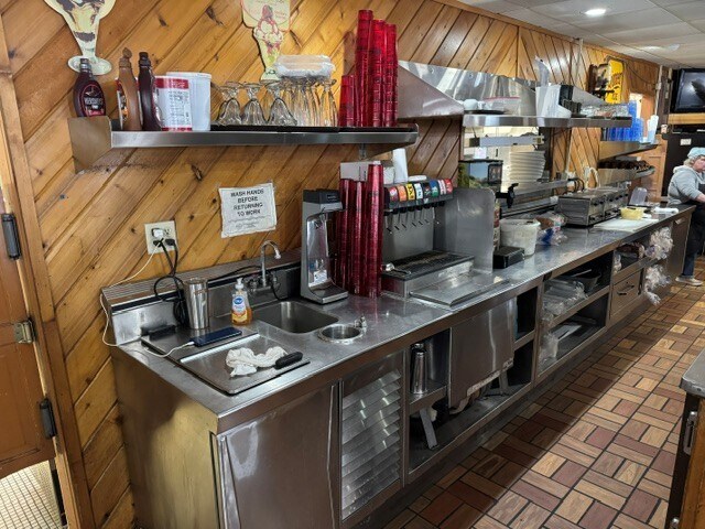 More Photos Of 244 N Pioneer Park Rd, Westfield General Retail For Lease