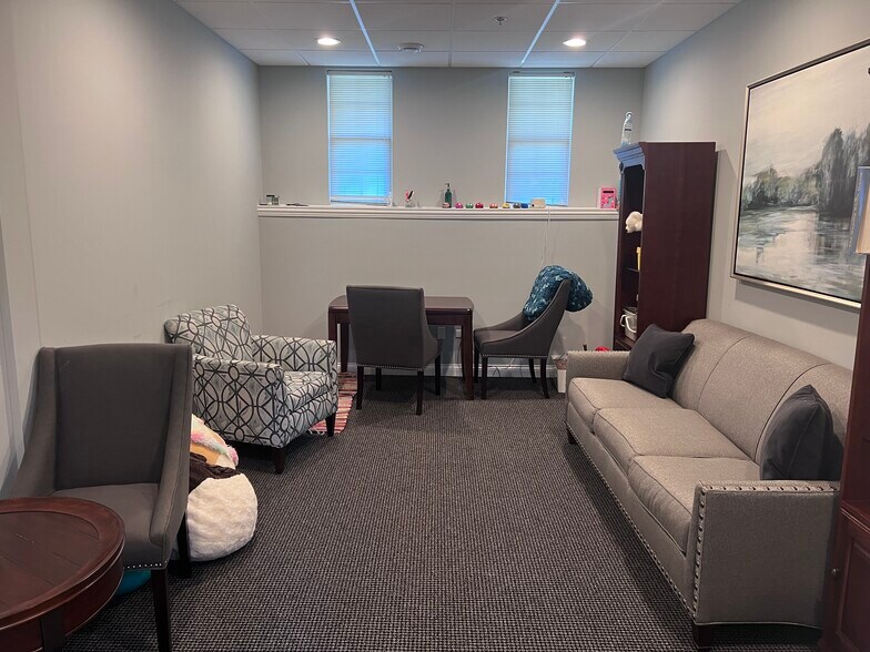 More Photos Of 405 Illinois Ave, St Charles Office For Lease