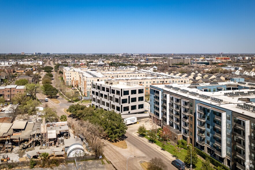 More Photos Of 190 TC Jester Blvd, Houston Office For Sale