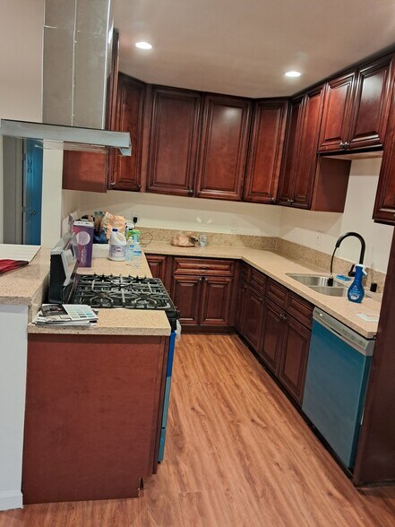 More Photos Of 5130 Yarmouth Ave, Encino Apartments For Sale