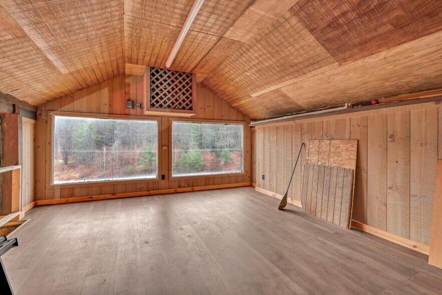 More Photos Of 3894 US Hwy 321, Blowing Rock General Retail For Sale