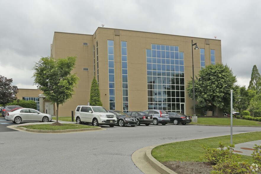 More Photos Of 105 W Park Dr, Kingsport Medical For Lease