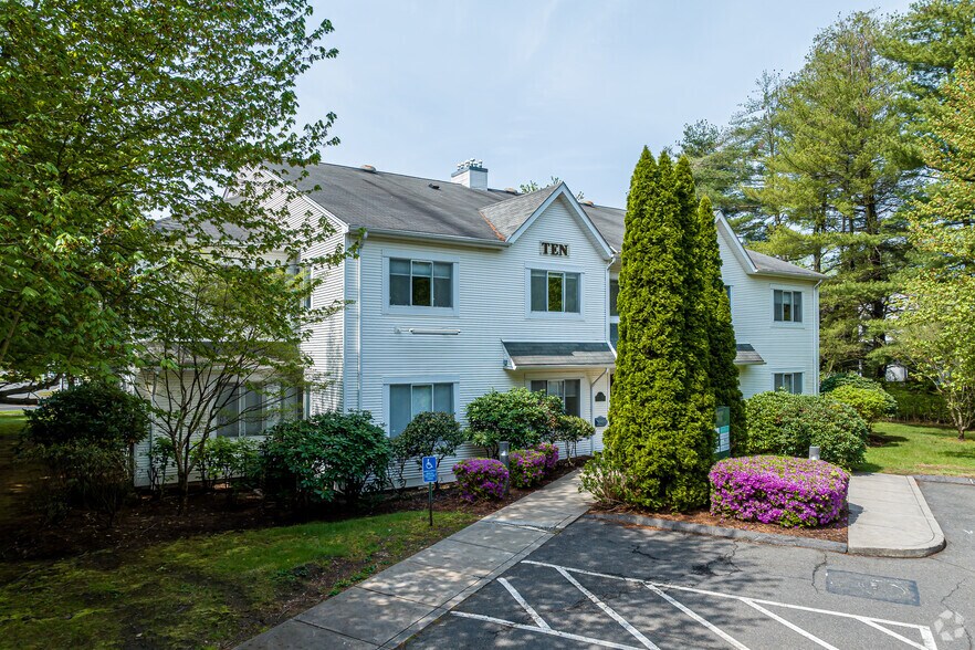 More Photos Of 2 Forest Park Dr, Farmington Medical For Lease