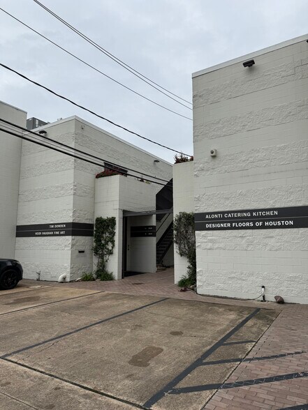 More Photos Of 3508-3514 Lake St, Houston Office For Lease