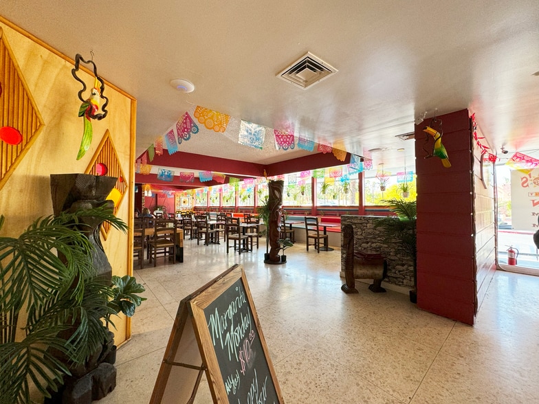 More Photos Of 411 E Palm Canyon Dr, Palm Springs Hotel For Sale