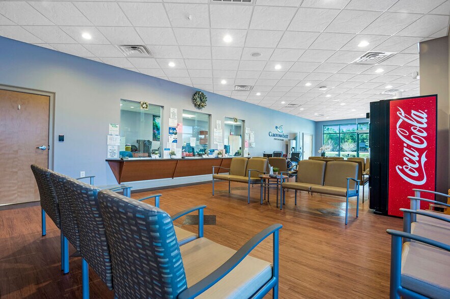 More Photos Of 4275 Western Blvd, Jacksonville Medical For Sale