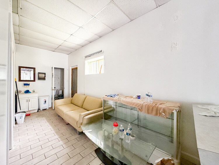 More Photos Of 6917-6921 Veterans Memorial Blvd, Metairie General Retail For Sale