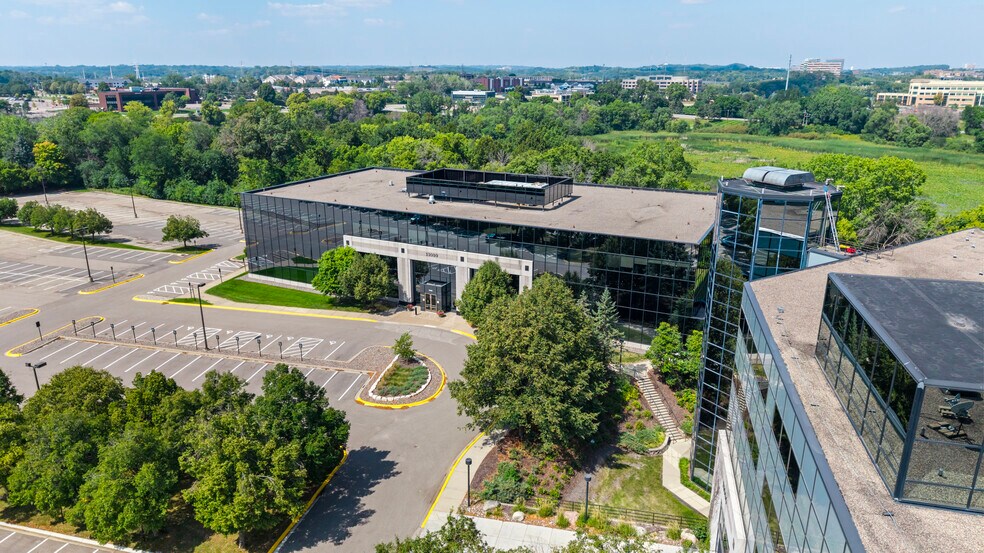 More Photos Of 11010 Prairie Lakes Dr, Eden Prairie Office For Lease