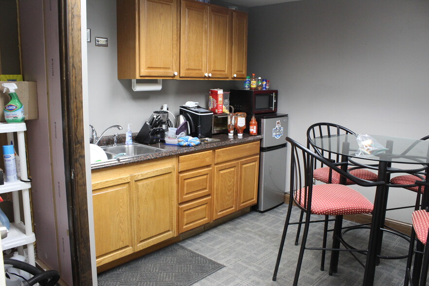 More Photos Of 6820-6848 Washington Ave S, Eden Prairie Showroom For Lease