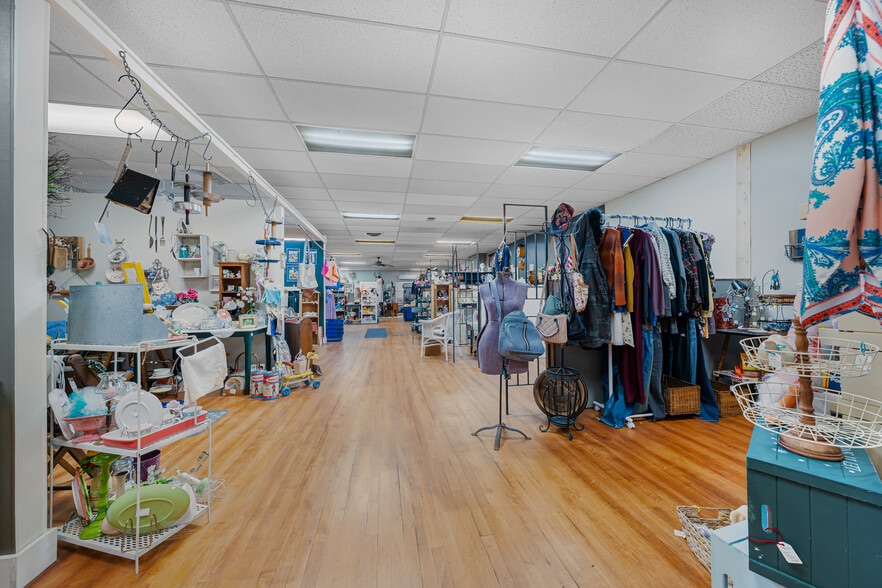 More Photos Of 811 Oregon St, Oshkosh Restaurant For Sale