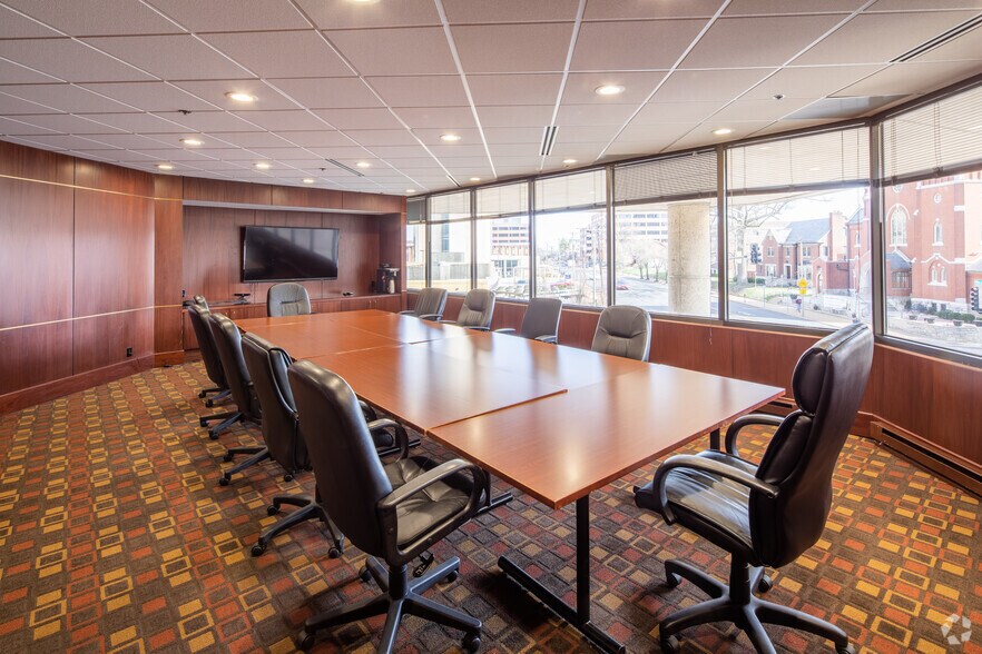 More Photos Of 8000 Maryland Ave, Saint Louis Office For Sale