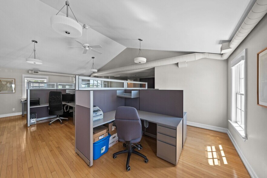 More Photos Of 5550 Manotick Main St, Ottawa Office Residential For Sale