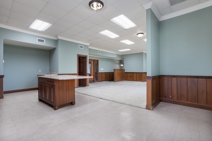 More Photos Of 282 Lameuse St, Biloxi Office For Sale