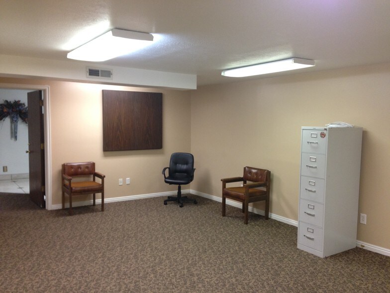 More Photos Of 200 W Parrish Ln, Centerville Office For Lease