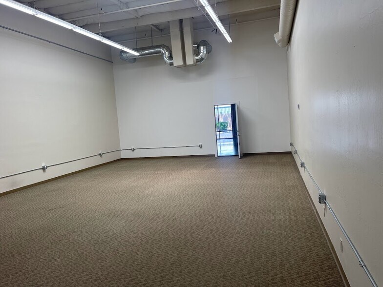More Photos Of 23 Las Colinas Ln, San Jose Warehouse For Lease